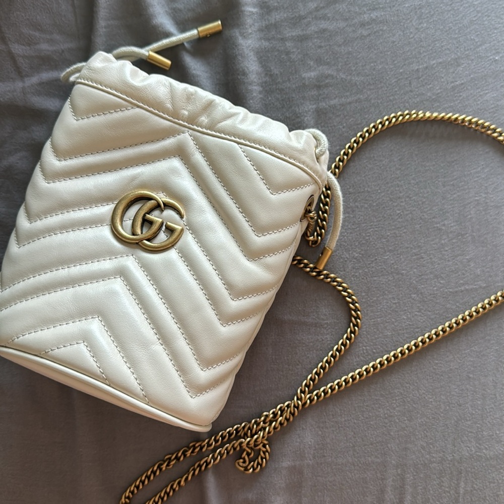 [BRAND NEW] never used : GUCCI bucket purse/bag. All white w/ tan leather suede
